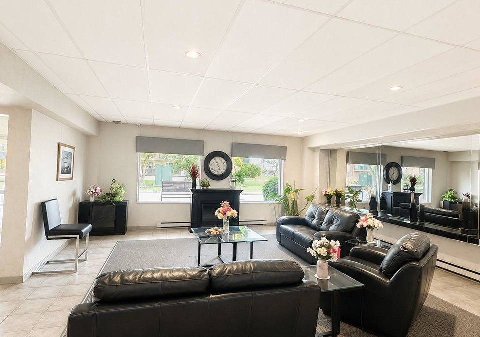 8591-riverside-drive-e-windsor-ontario-x13585042
