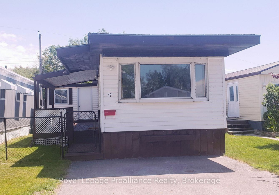 311-dundas-street-e-quinte-west-ontario-x13585384