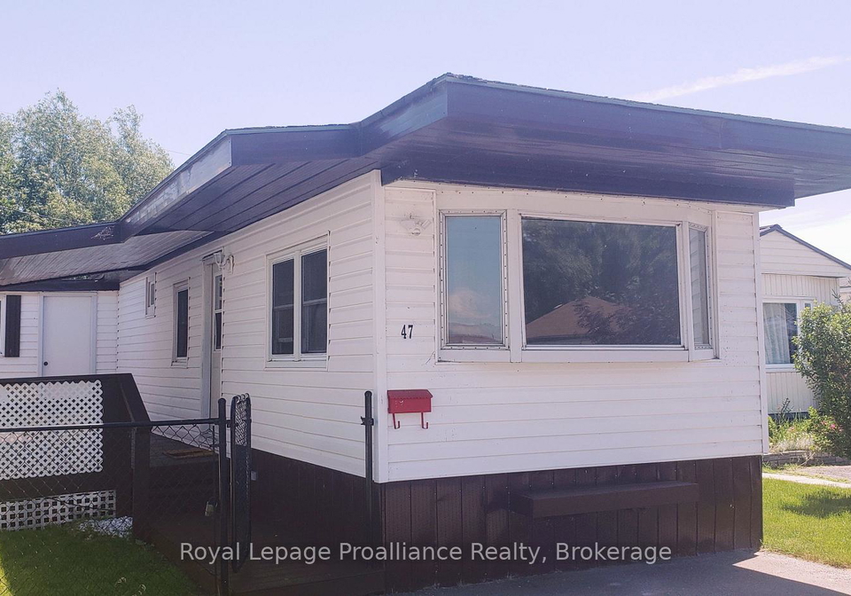 311-dundas-street-e-quinte-west-ontario-x13585384