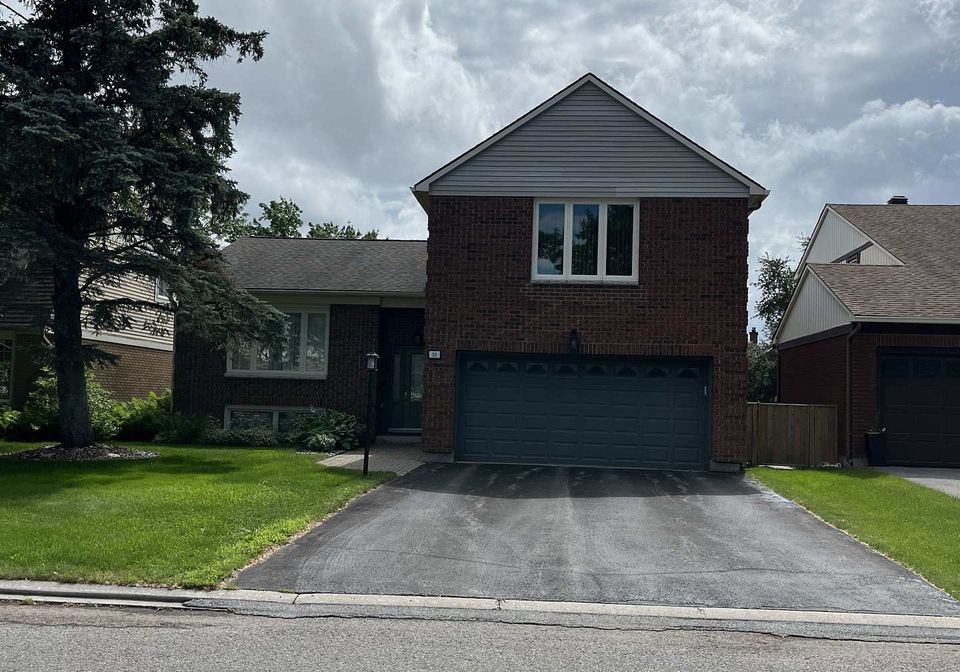 10-trotting-way-kanata-ontario-x13585804