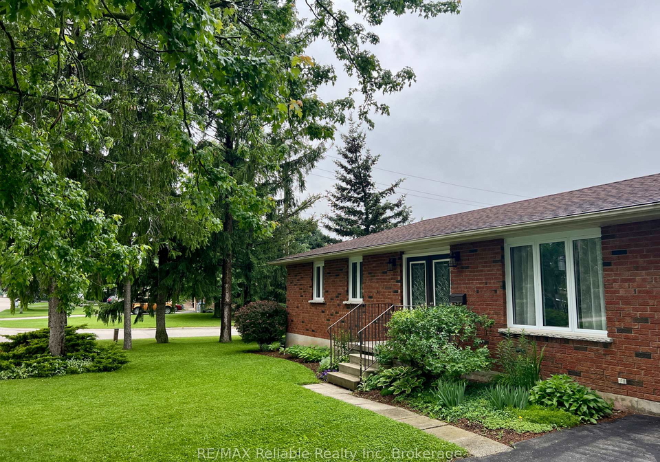 31-cobourg-street-west-perth-ontario-x13588056