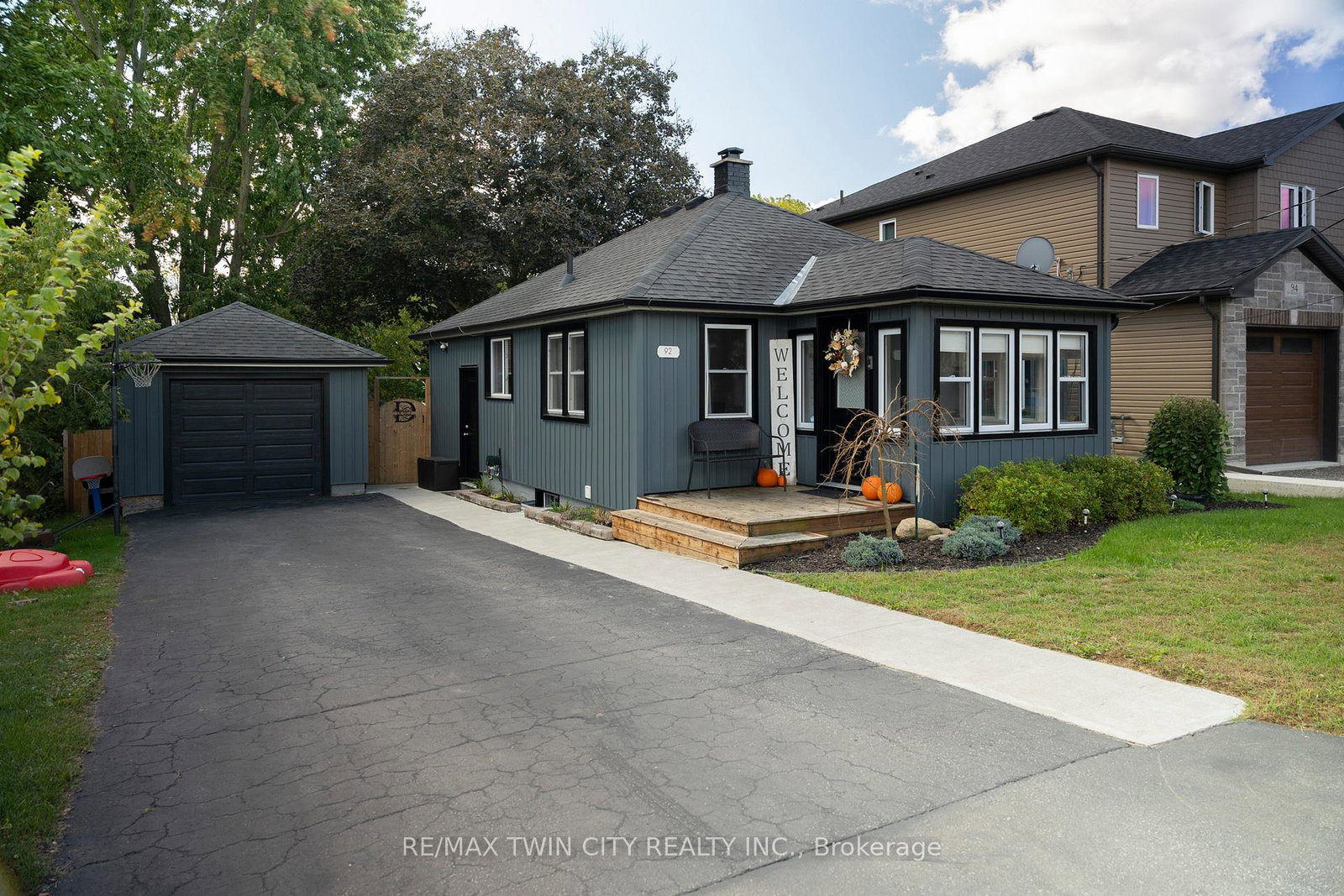 92-sovereign-street-w-norfolk-ontario-x13588192