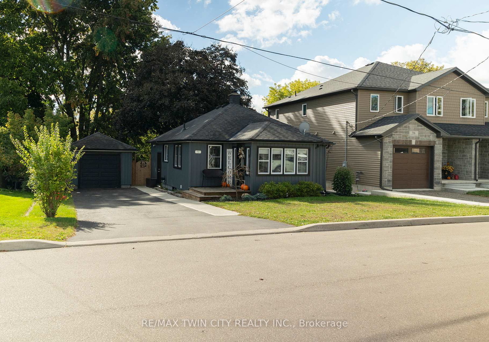92-sovereign-street-w-norfolk-ontario-x13588192
