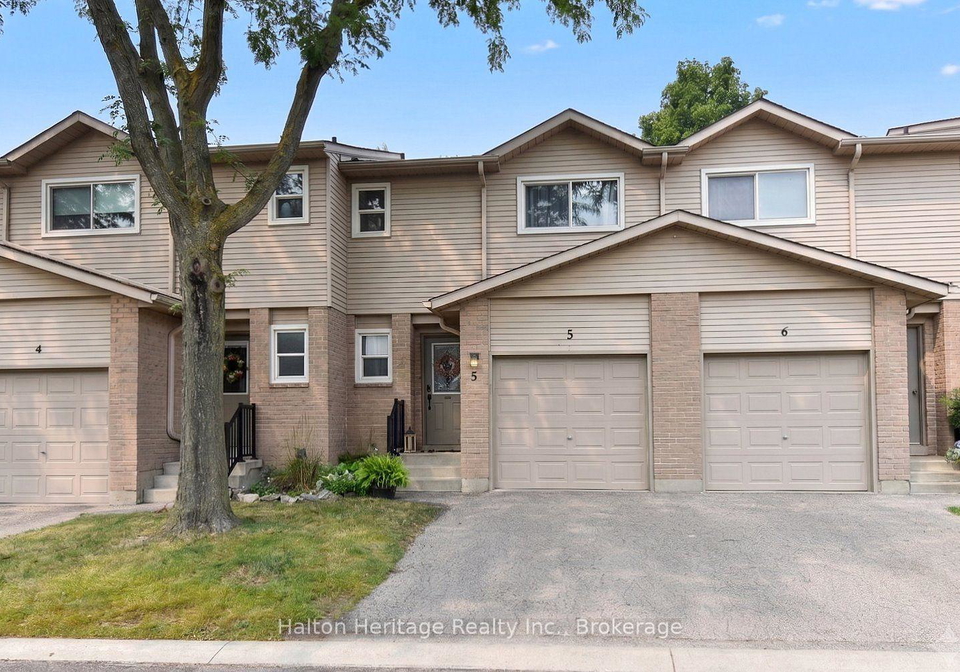 1derby-street-hamilton-ontario-x13589214
