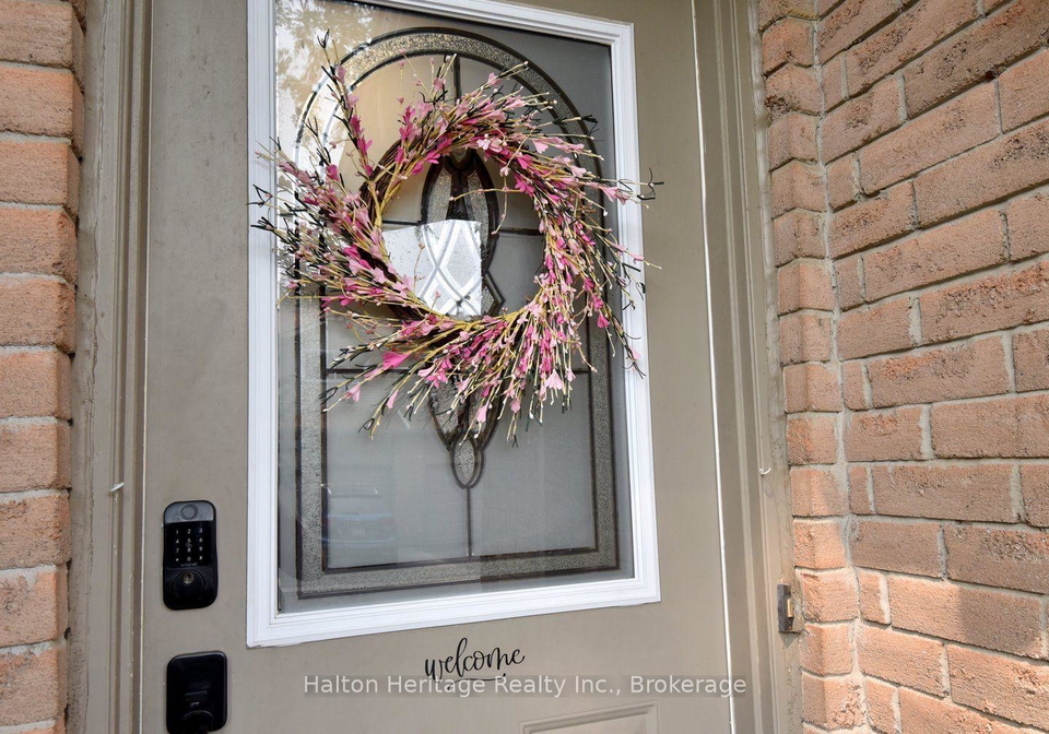 1derby-street-hamilton-ontario-x13589214