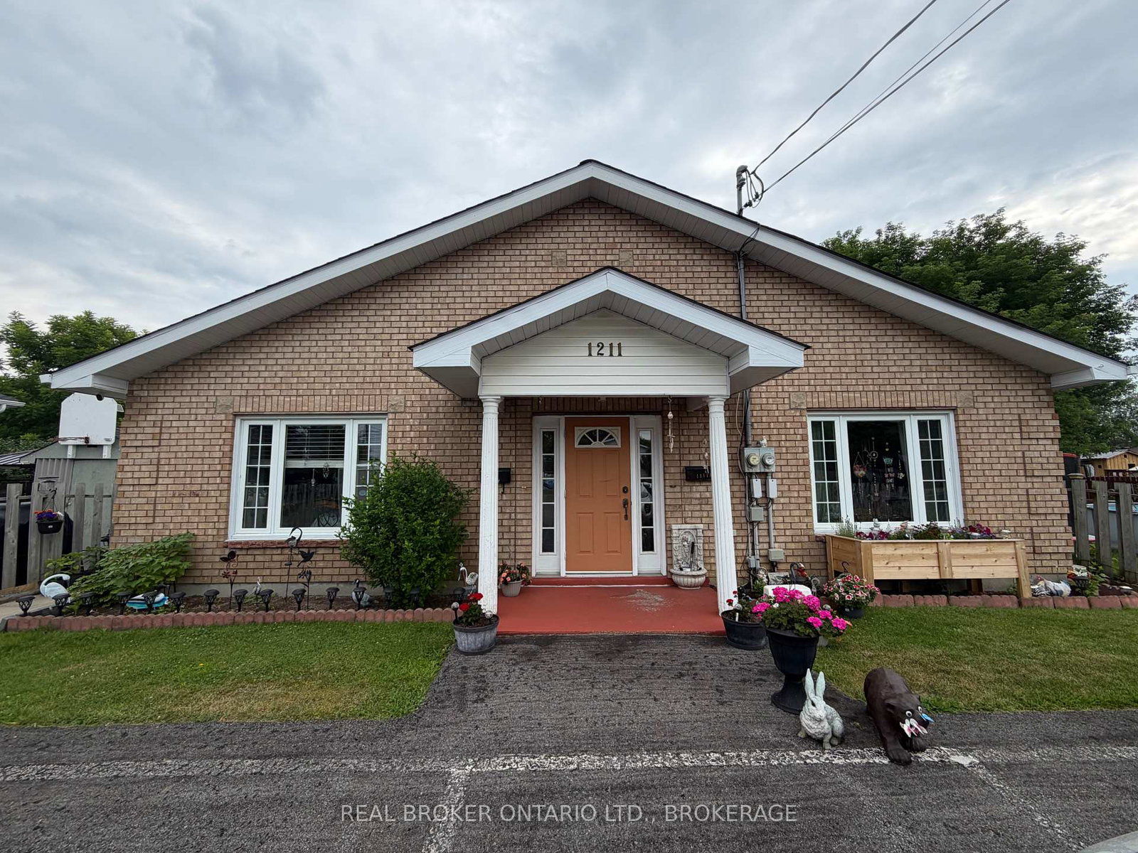 1211a-1211b-notre-dame-street-cornwall-ontario-x13589638