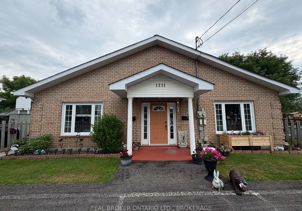 1211a-1211b-notre-dame-street-cornwall-ontario-x13589638
