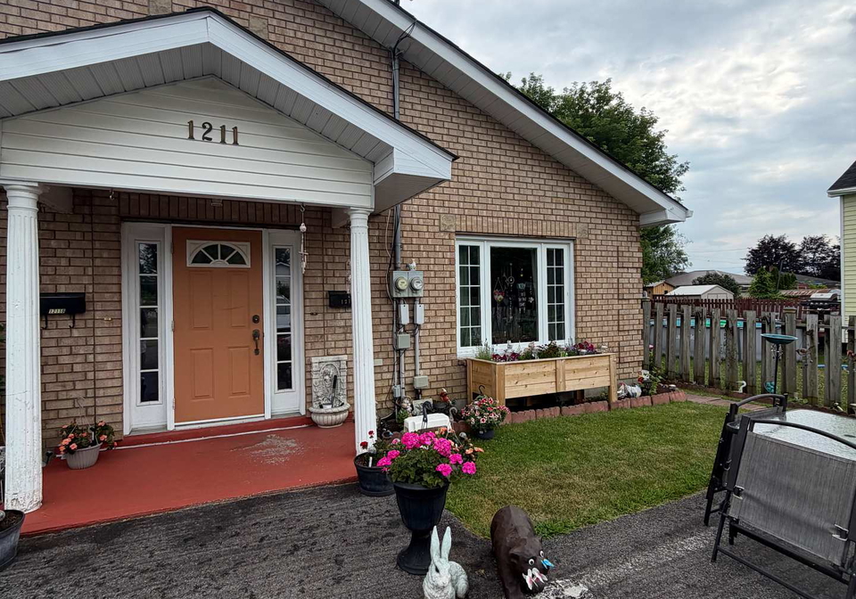 1211a-1211b-notre-dame-street-cornwall-ontario-x13589638