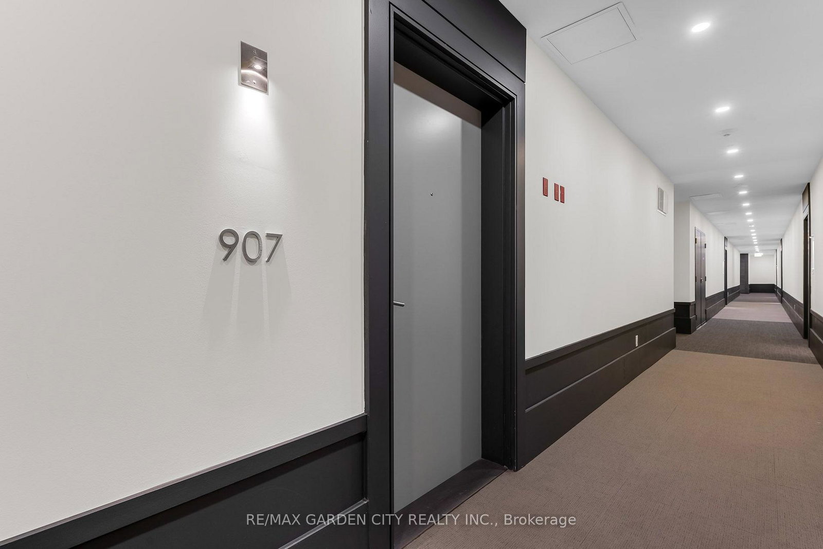 16-concord-place-grimsby-ontario-x13590190