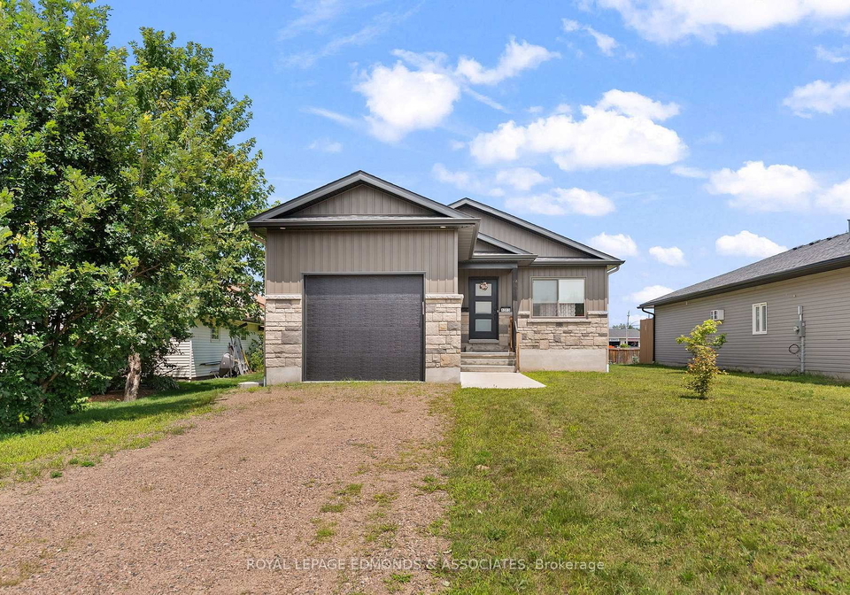 1313-blakely-crescent-pembroke-ontario-x13590588