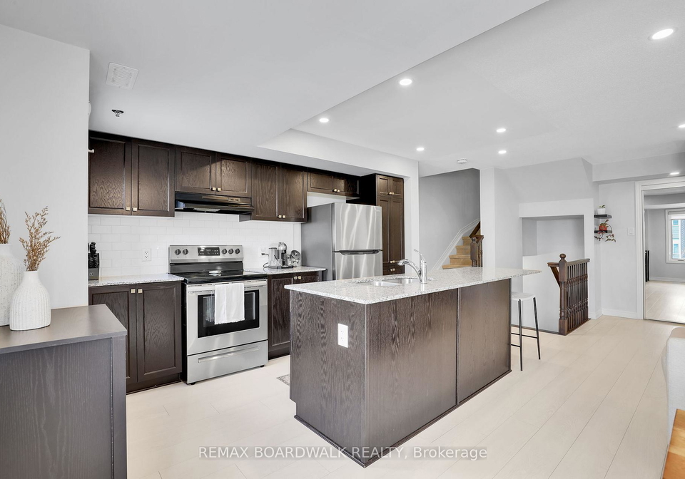 810-mikinak-road-ottawa-ontario-x13591622