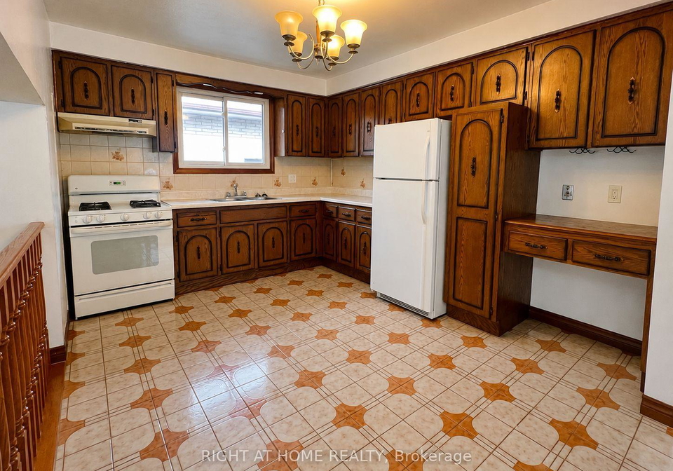 39-lisgar-court-hamilton-ontario-x13591644