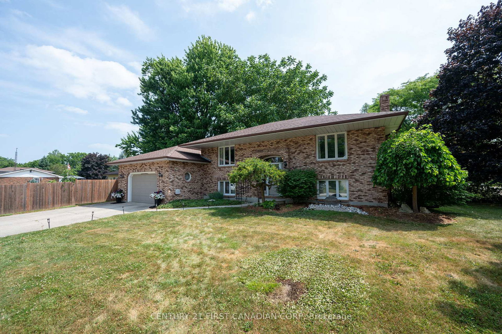 11-water-street-lambton-shores-ontario-x13591948