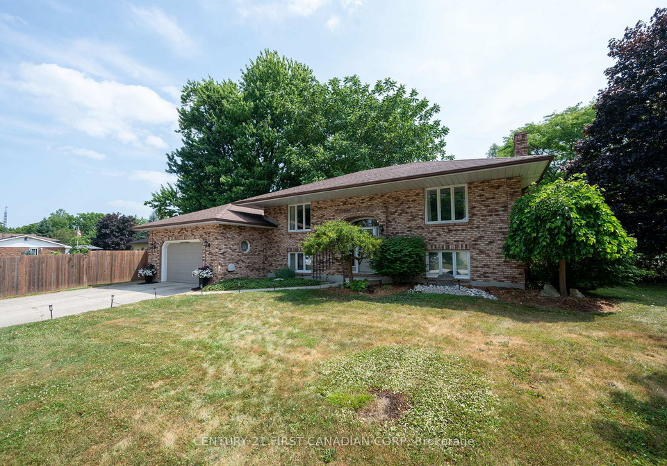 11-water-street-lambton-shores-ontario-x13591948