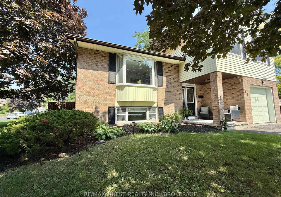 66-nicholson-crescent-loyalist-ontario-x13592072