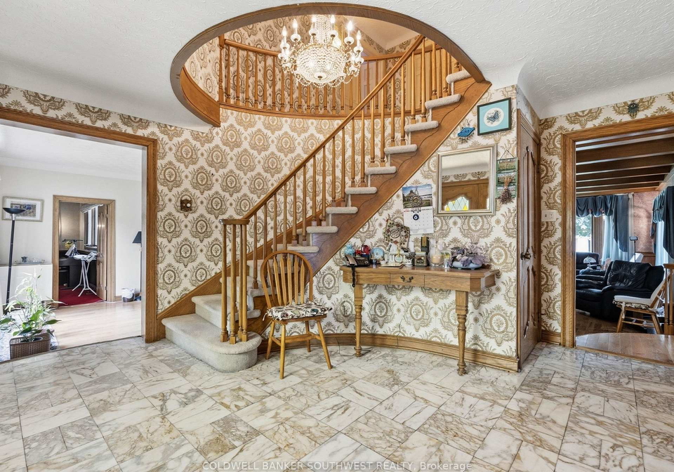 8-crestwood-place-sarnia-ontario-x13593400