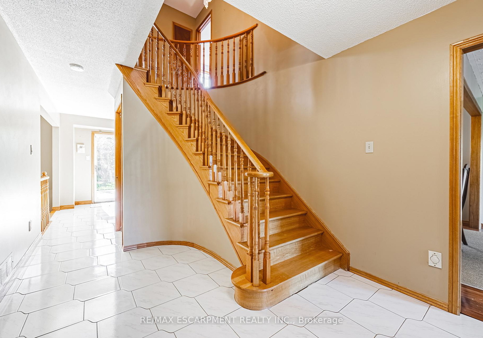 19-glenhaven-court-hamilton-ontario-x13593884
