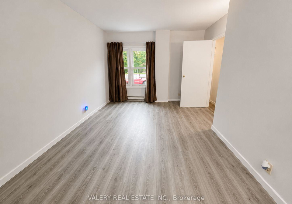 1099-henry-ford-centre-drive-windsor-ontario-x13595362