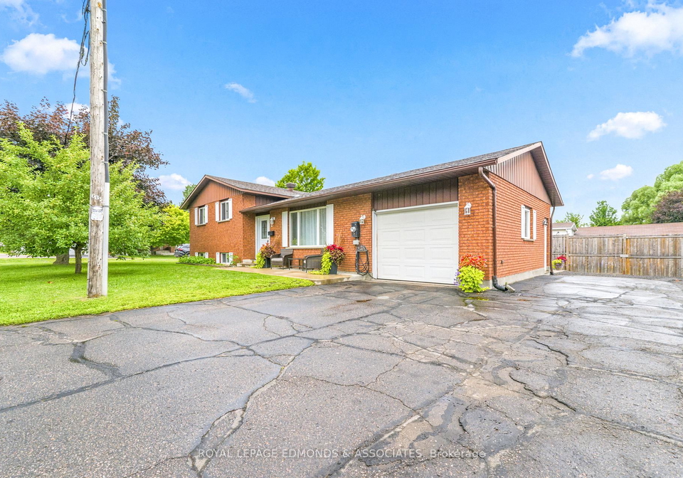 2-herman-street-petawawa-ontario-x13596296