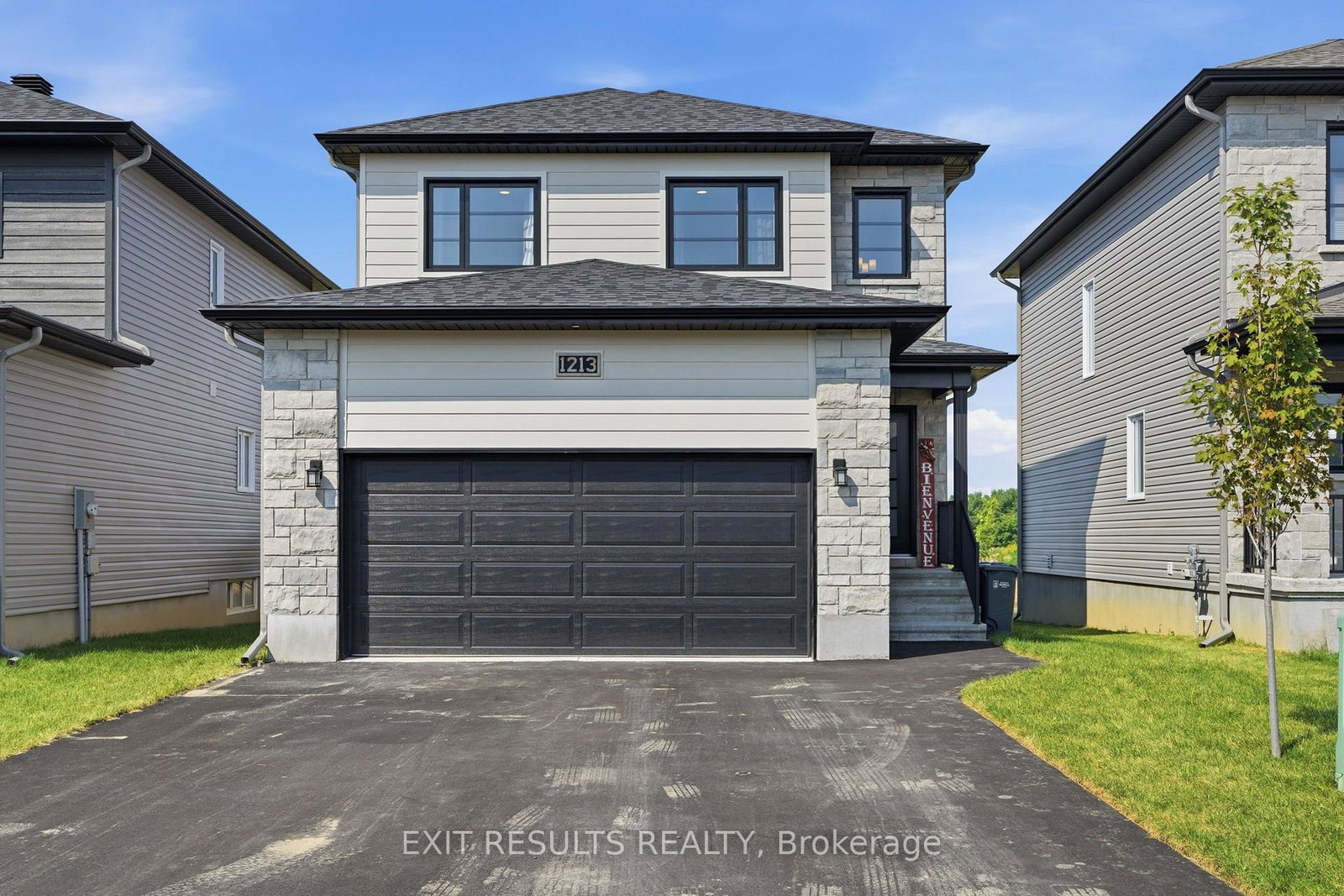 1213-montblanc-crescent-russell-ontario-x13596356