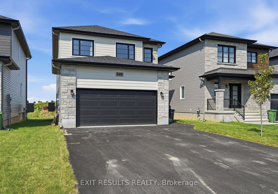 1213-montblanc-crescent-russell-ontario-x13596356