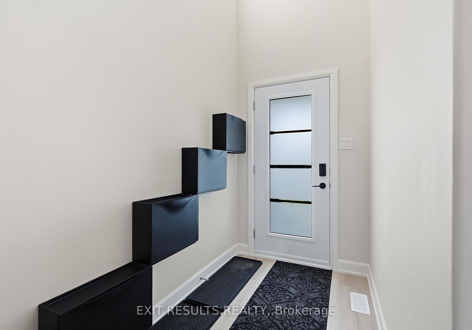 1213-montblanc-crescent-russell-ontario-x13596356