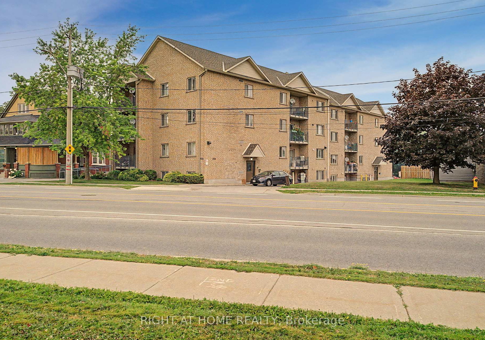 1522-king-street-e-kitchener-ontario-x13596682