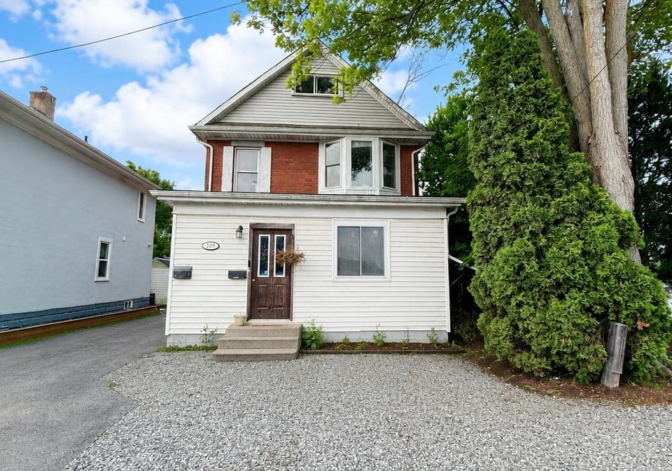 209-west-main-street-welland-ontario-x13596778