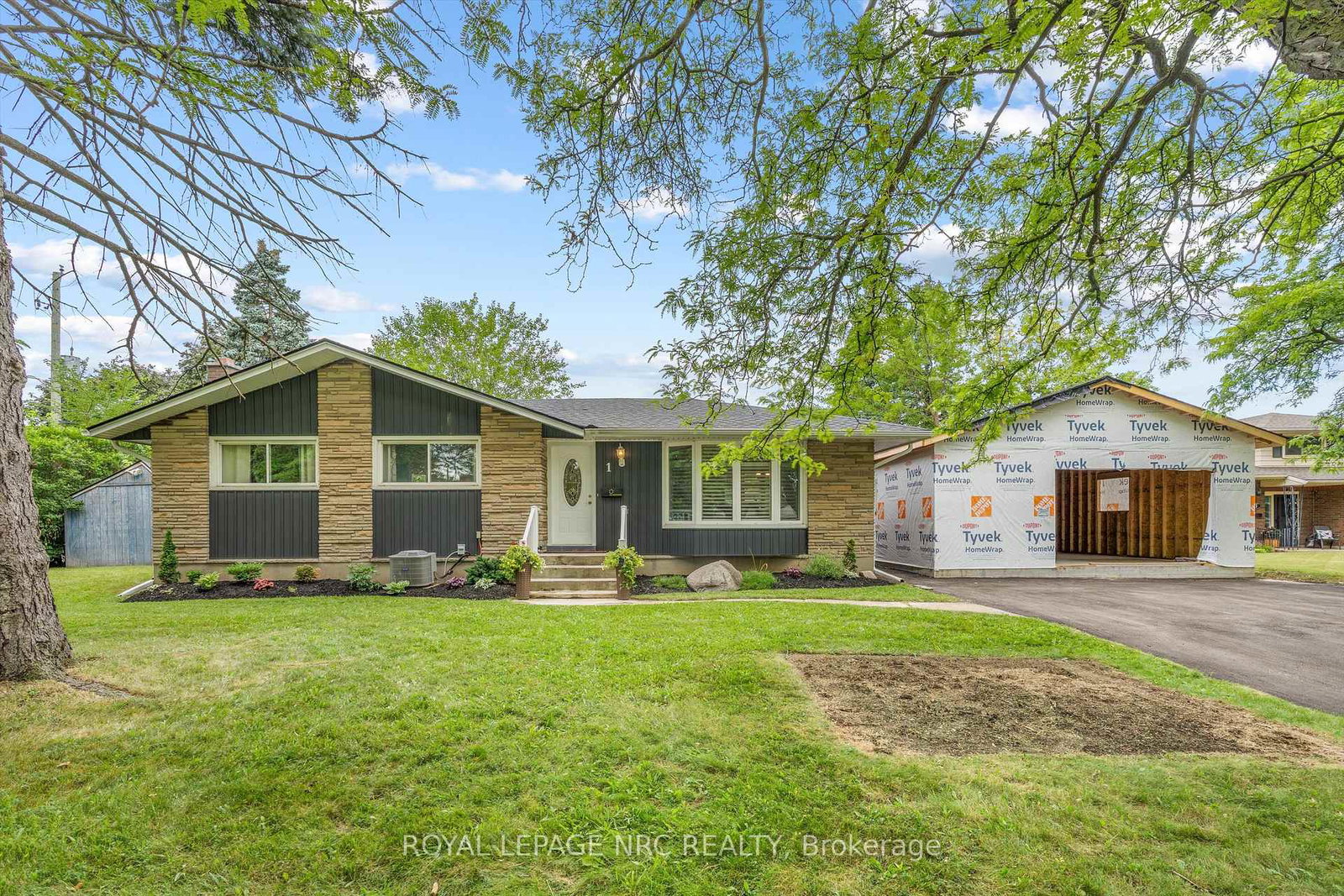 1-kingston-bay-st-catharines-ontario-x13596828