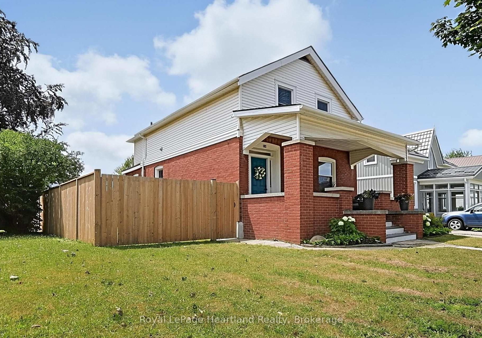 114-elgin-avenue-e-goderich-ontario-x13596972