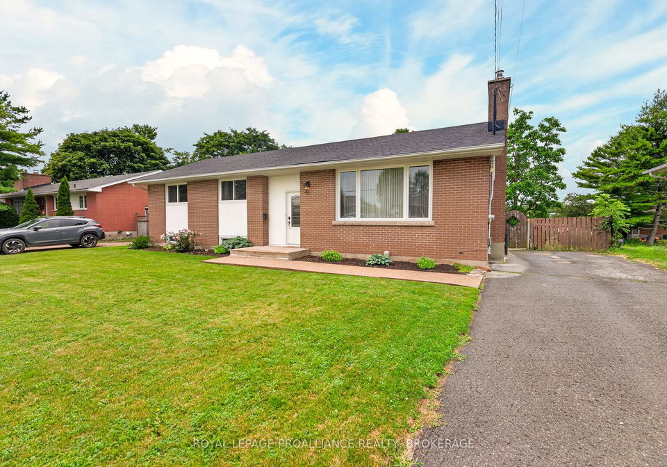 34-sherwood-avenue-loyalist-ontario-x13597352
