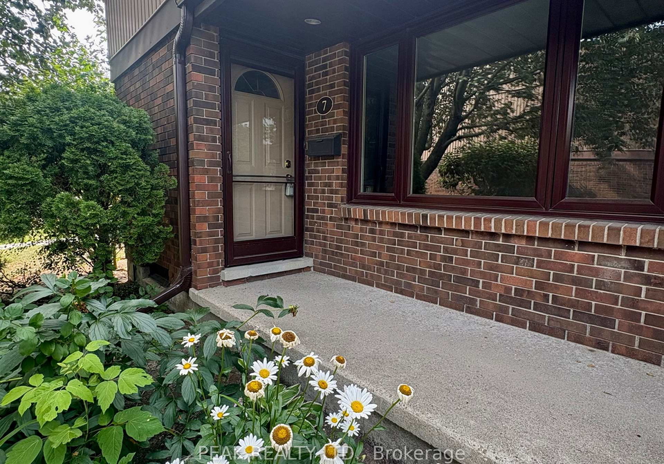 279-sandowne-drive-waterloo-ontario-x13598772