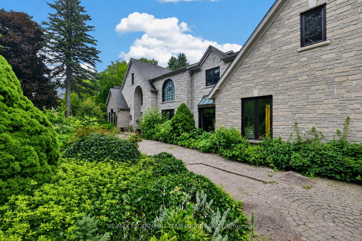 3-appleridge-court-hamilton-ontario-x13599008