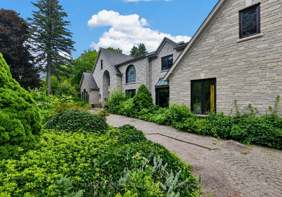 3-appleridge-court-hamilton-ontario-x13599008