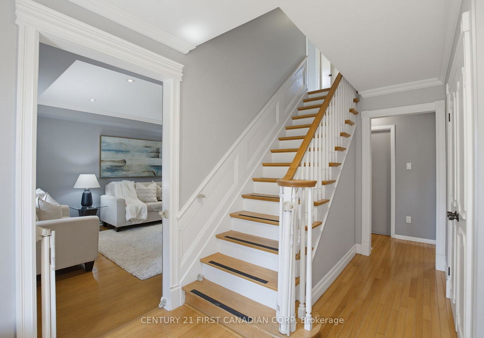 8-meredine-crescent-e-london-north-ontario-x13599342