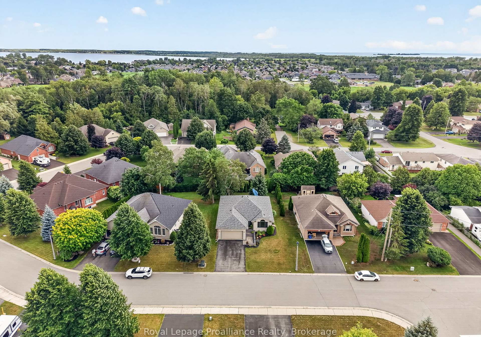 22-iroquois-avenue-brighton-ontario-x13600182