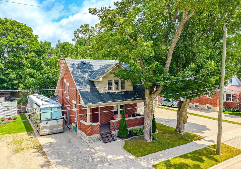 330-angus-street-centre-wellington-ontario-x13600958