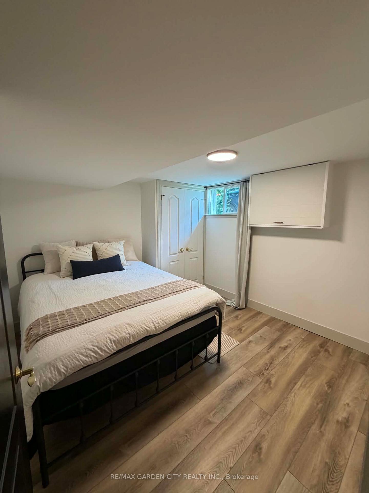 24-lora-street-st-catharines-ontario-x13601152