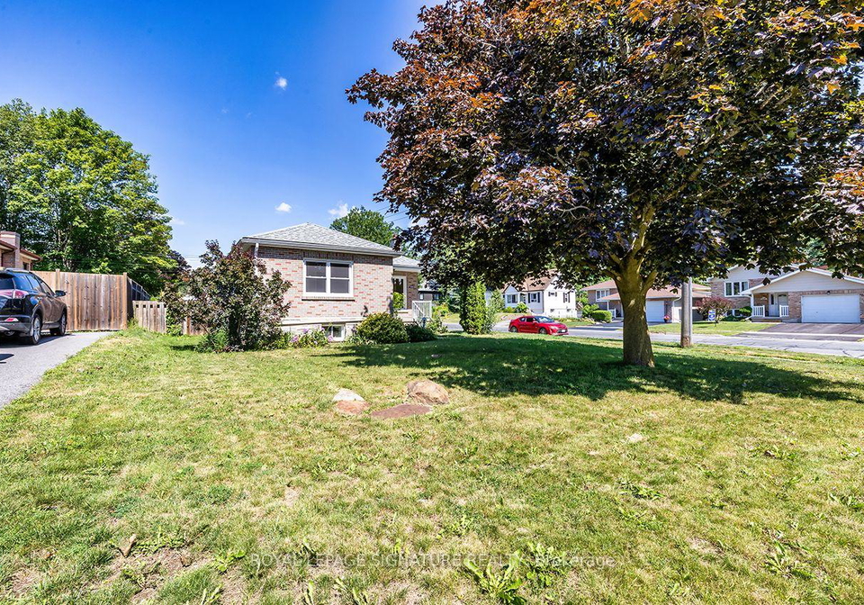 812-schneider-place-peterborough-ontario-x13601382