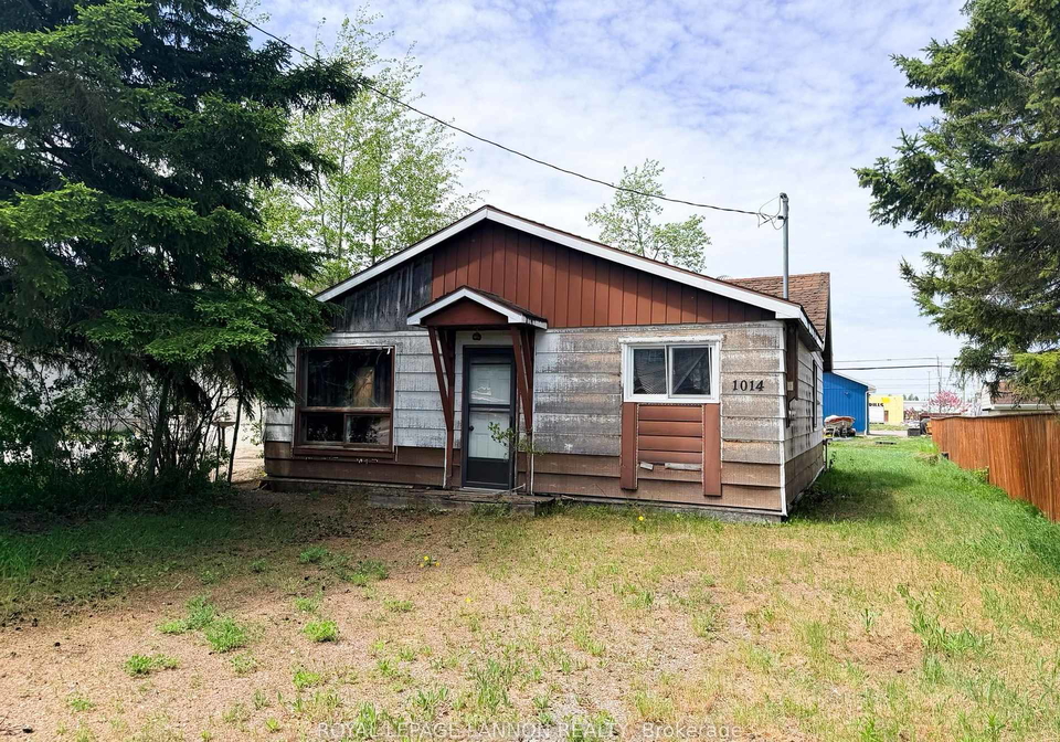 1014-first-street-e-greenstone-ontario-x13603796