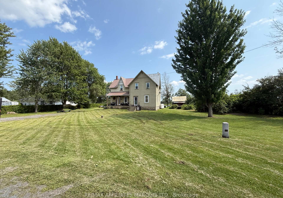 14220-dafoe-road-south-stormont-ontario-x13604540
