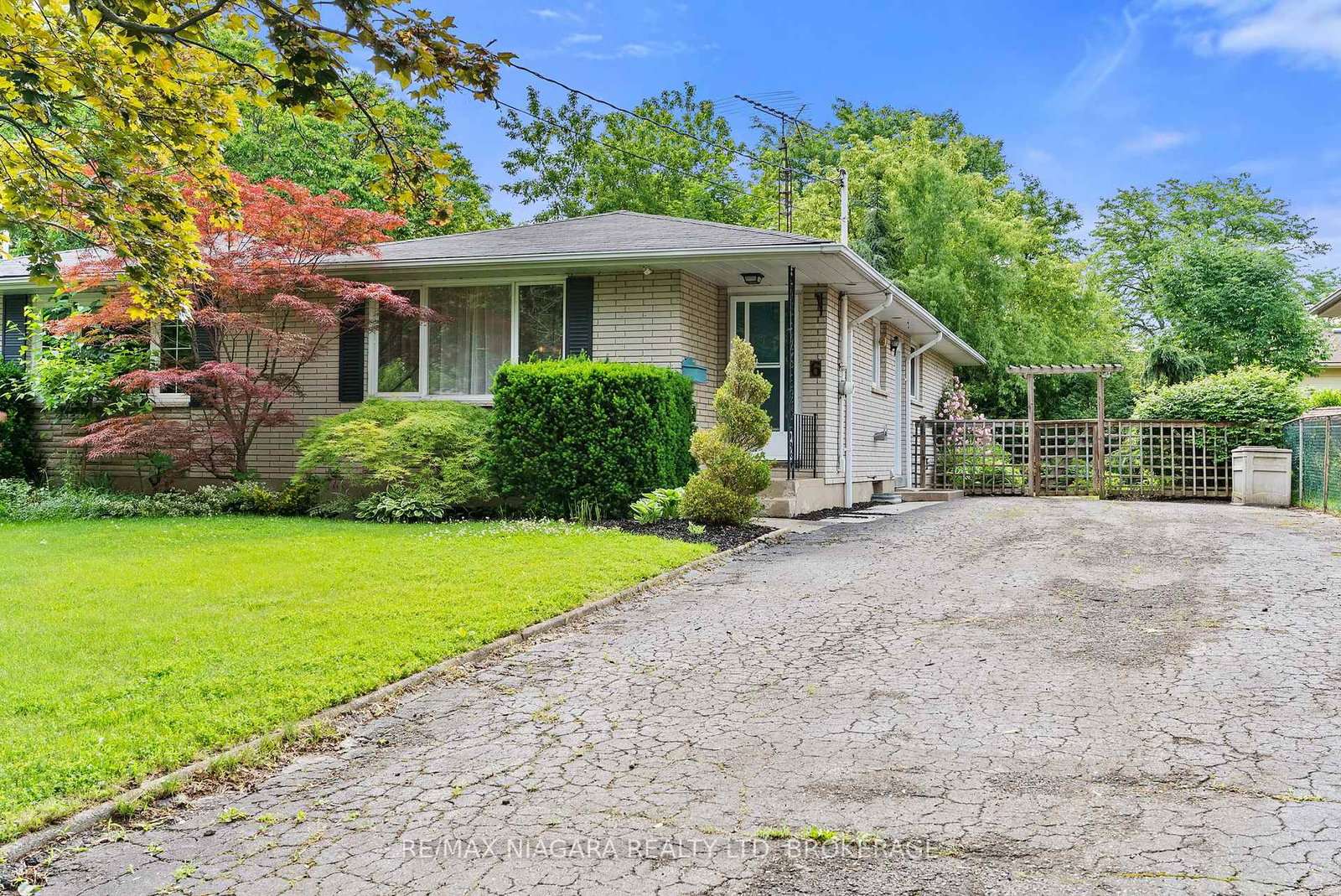 6-bedford-court-st-catharines-ontario-x13604862