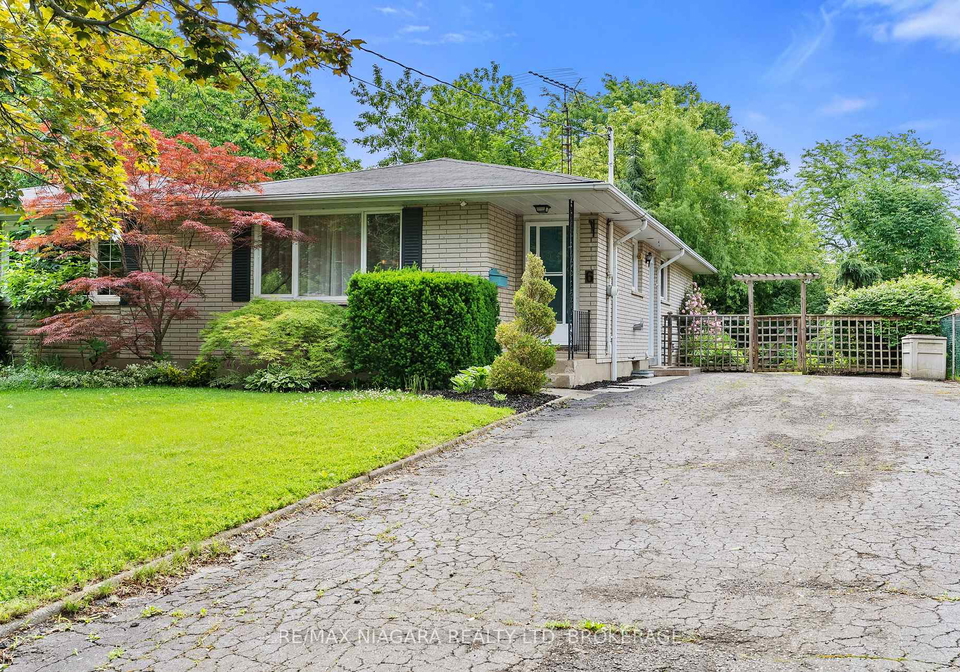 6-bedford-court-st-catharines-ontario-x13604862