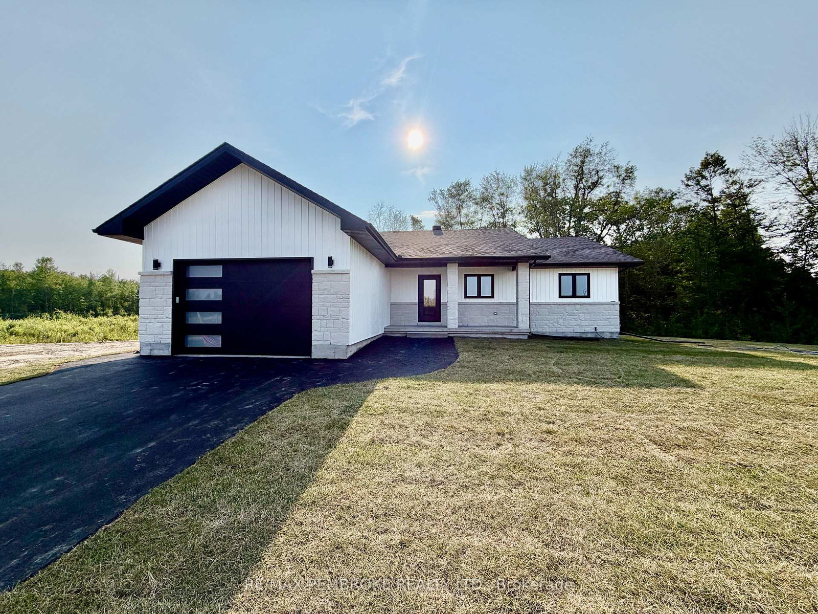 55-eddy-crescent-pembroke-ontario-x13605084