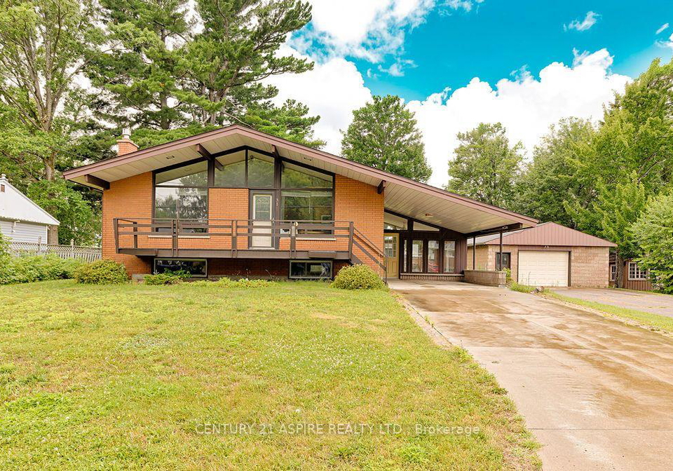 31-selkirk-street-petawawa-ontario-x13605440