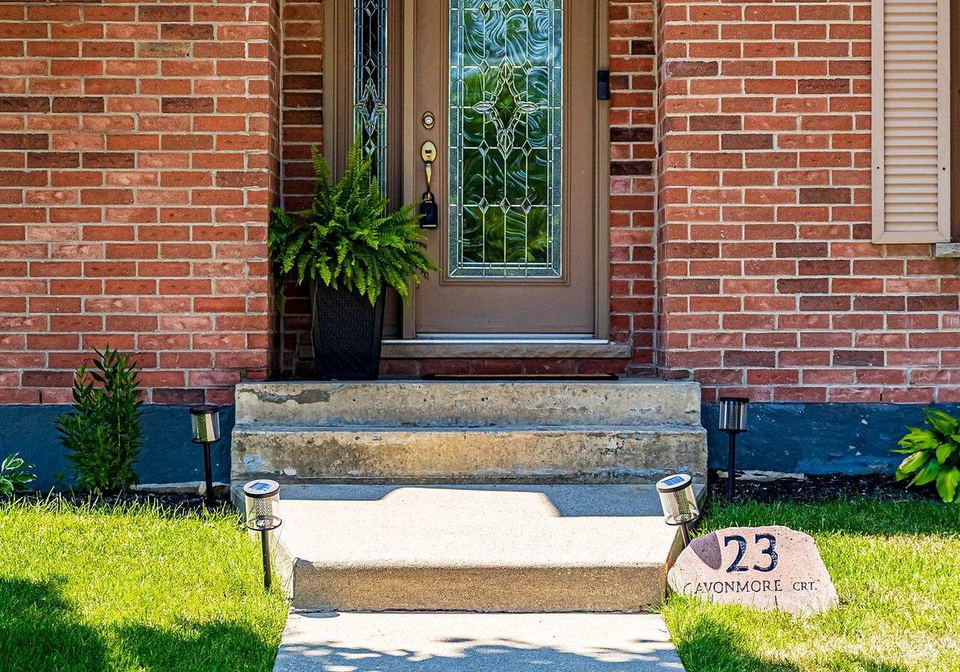 23-avonmore-court-hamilton-ontario-x13605976