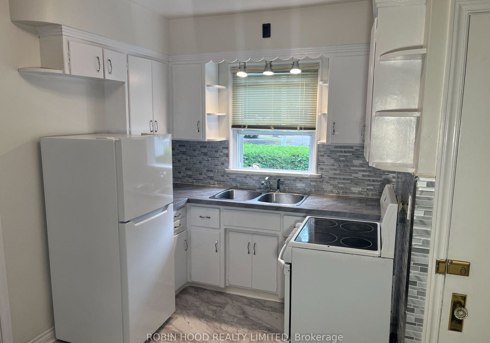 6-kingsway-crescent-out-of-area-ontario-x13606180