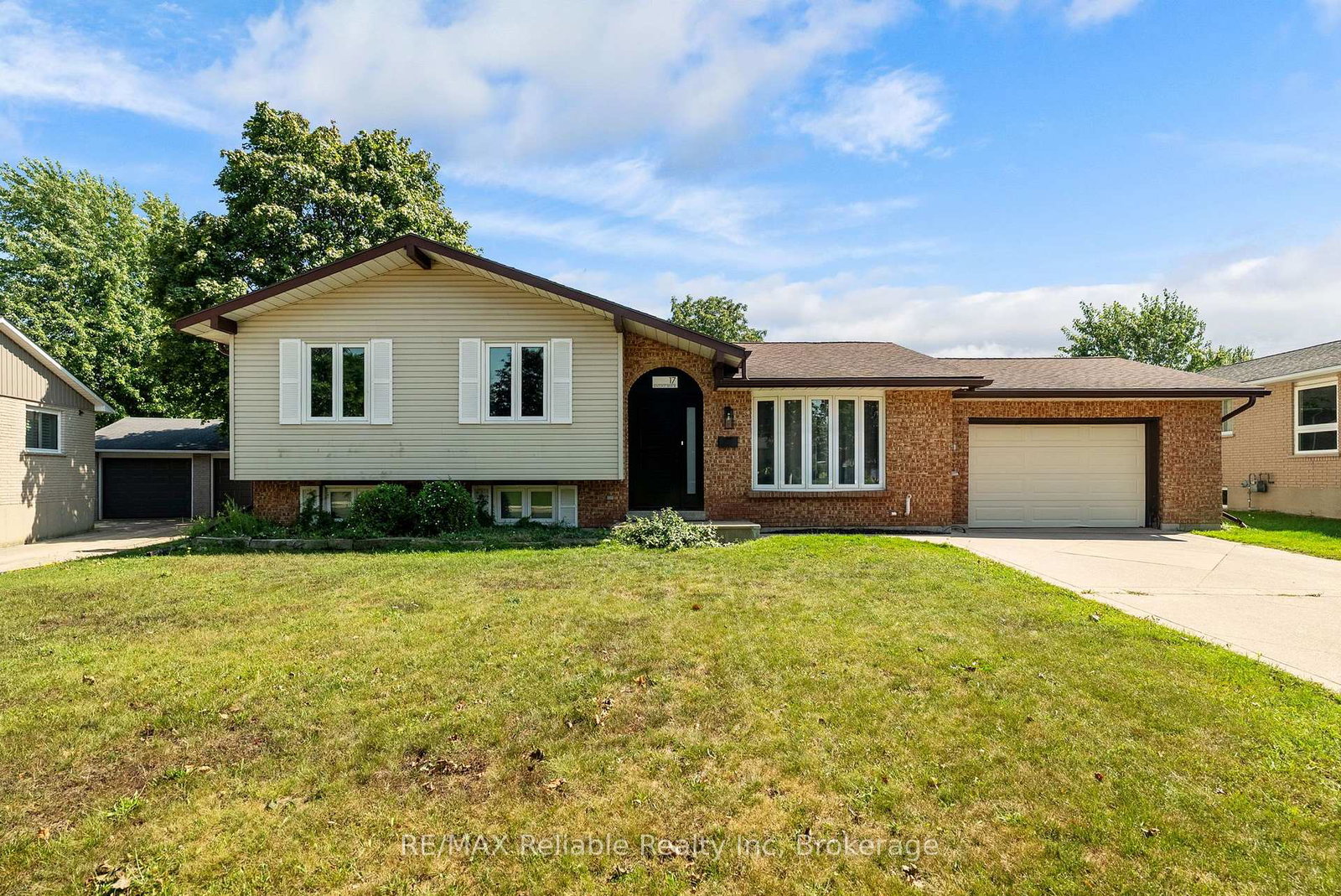 17-suncoast-drive-w-goderich-ontario-x13607422