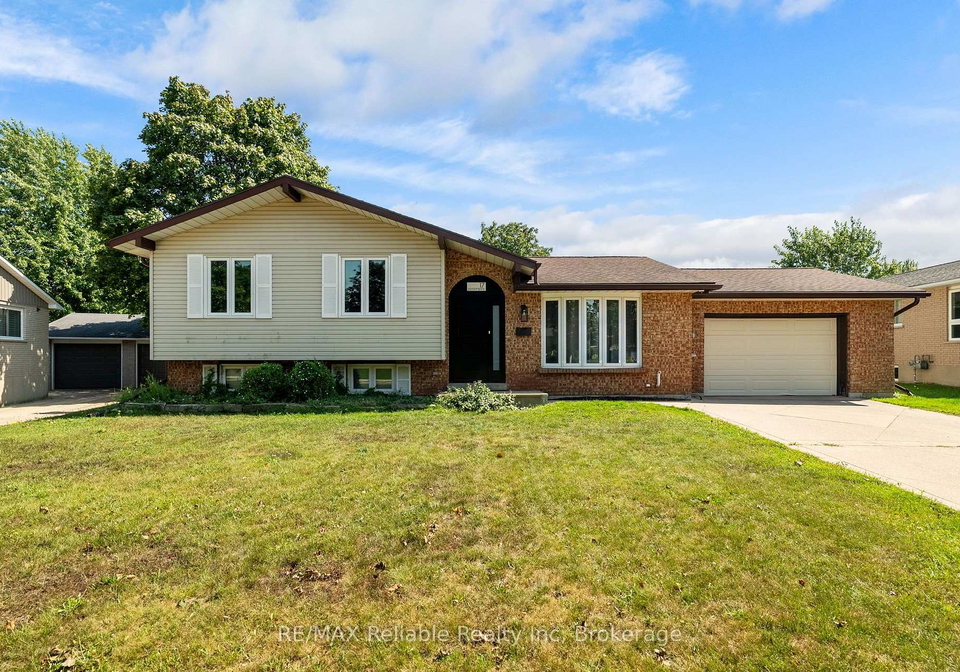 17-suncoast-drive-w-goderich-ontario-x13607422
