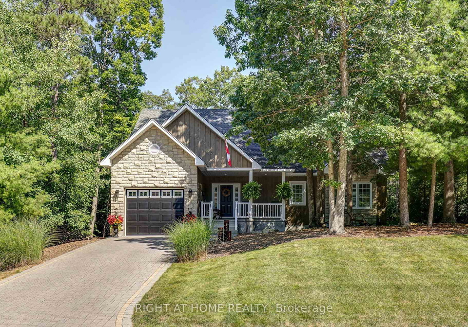 10047-jennison-crescent-lambton-shores-ontario-x13607450